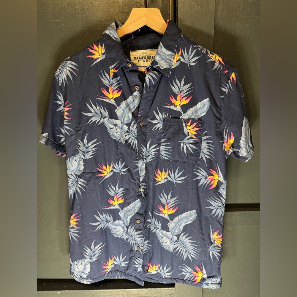 CALIFORNIA COWBOY Men’s Tropic High Water Shirt 

Size: Medium Bird Of Paradise